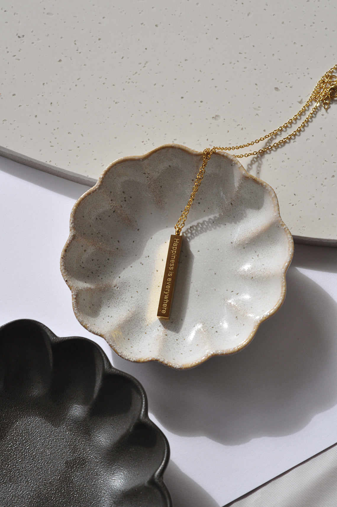 HAPPINESS IS EVERYWHERE | Necklace in gold