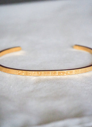 DREAM BELIEVE ACHIEVE | Bracelet in gold