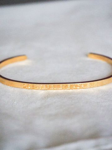 DREAM BELIEVE ACHIEVE | Bracelet in gold